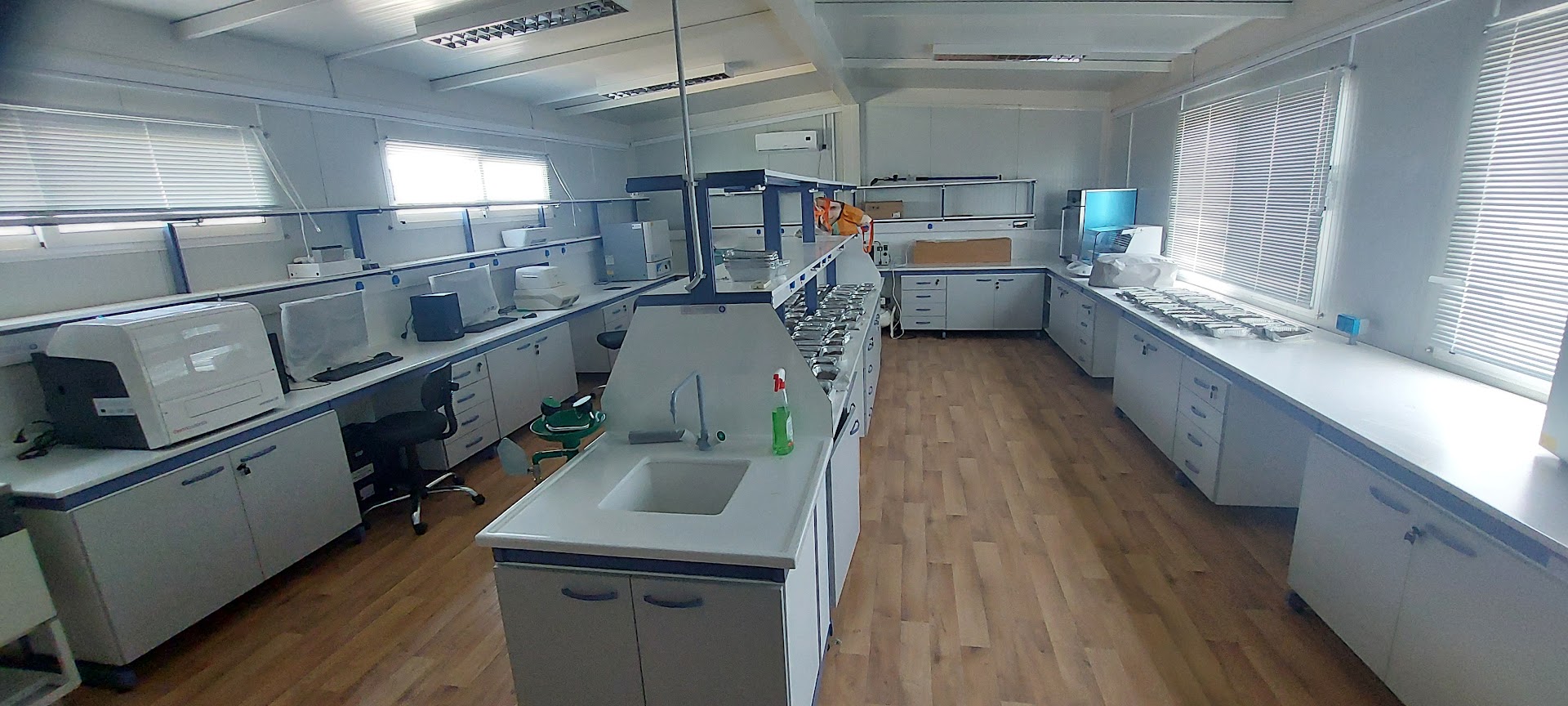 Analytical equipment lab